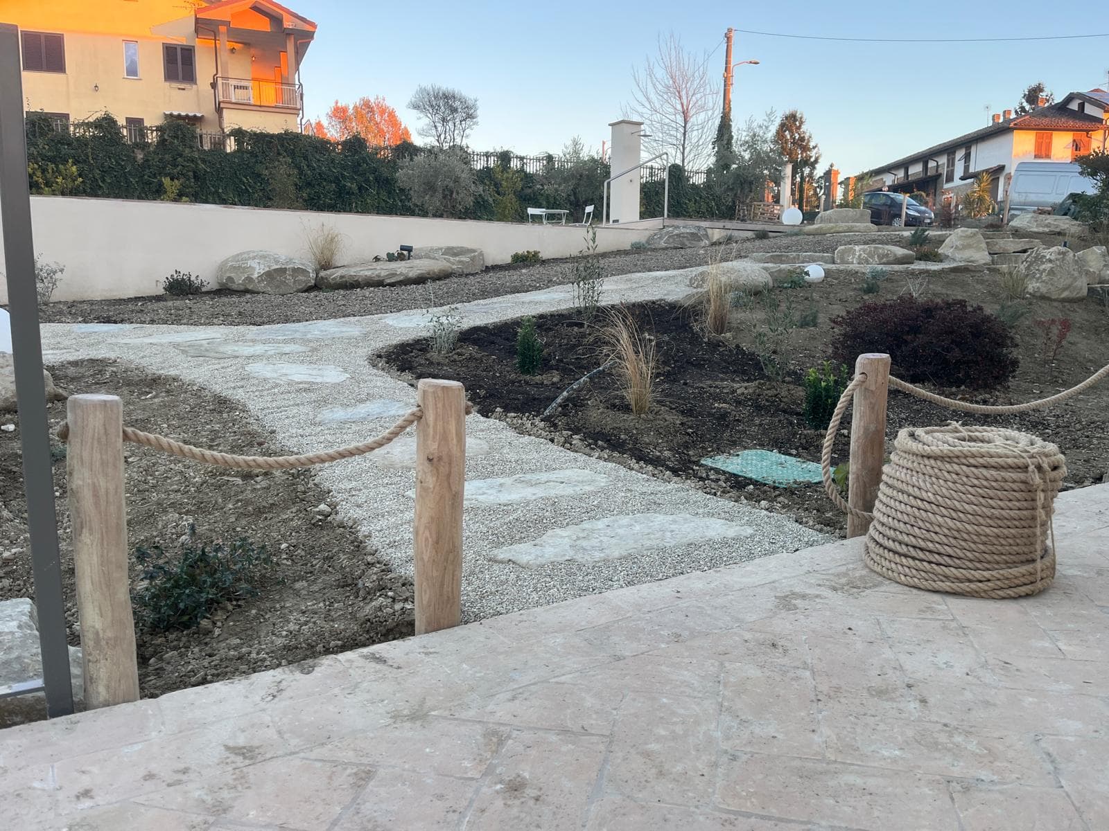 Posa camminamenti e muretti in pietra foto 2